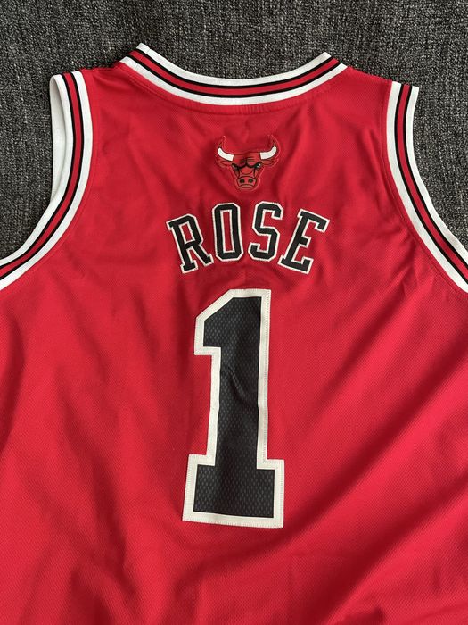 Derrick Rose Bulls Noche Latina