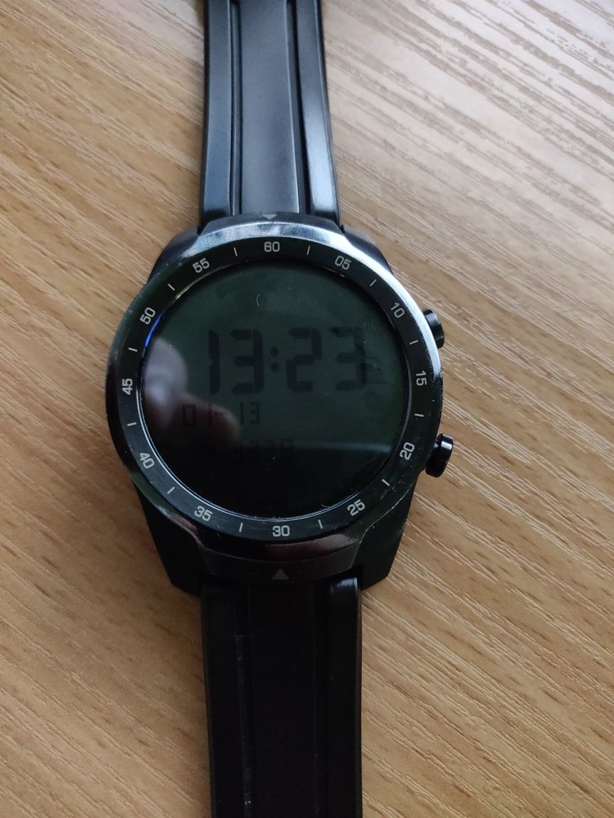 Смарт часы TicWatch Pro