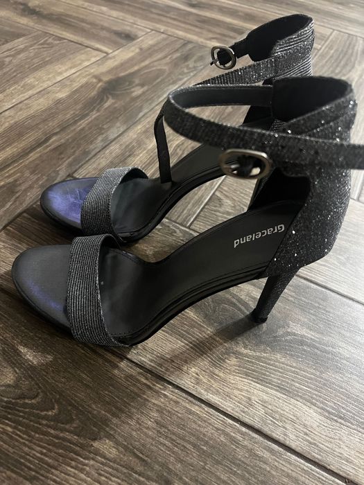 Piękne szpilki Graceland