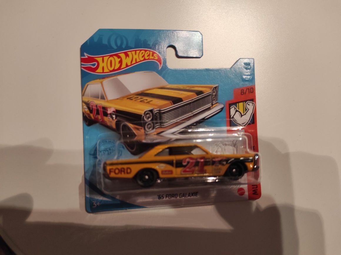 Hot wheels th Ford Galaxie '65 trophy hunter muscle mania