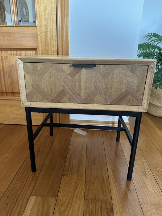 Mesa de cabeceira