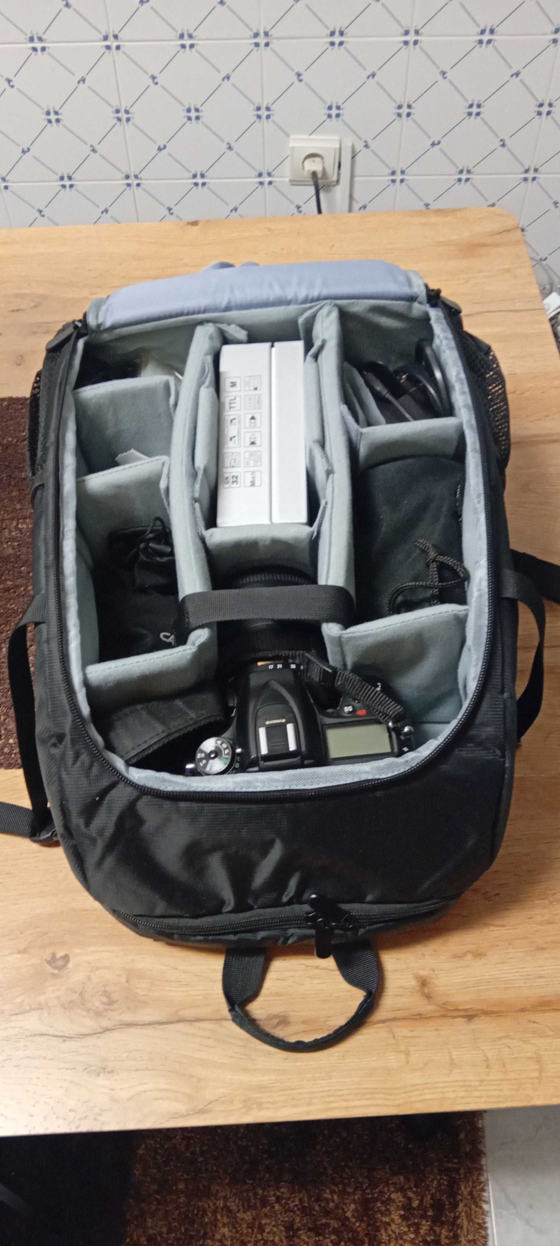 Nikon D7100 imaculada com 26914 disparos,  2 lentes e flash externo