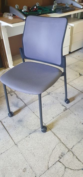 Cadeiras rodadas para auditório