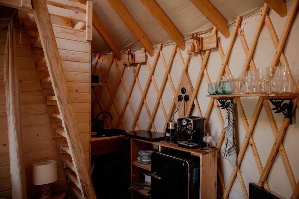 Jurta Dziki Jeleń z prywatnym jacuzzi i leśnym spa-Dzikolas glamping