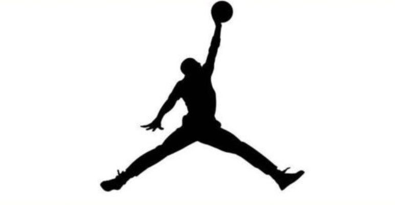 Biała czapka z płaskim daszkiem Jordan