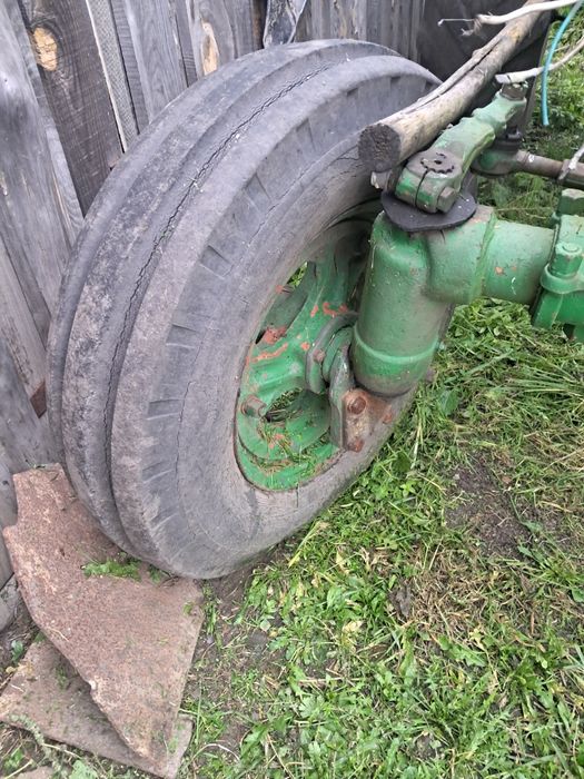 До вашої уваги Т40 без ведучого передка, із двокорпусним плугом 2×35..