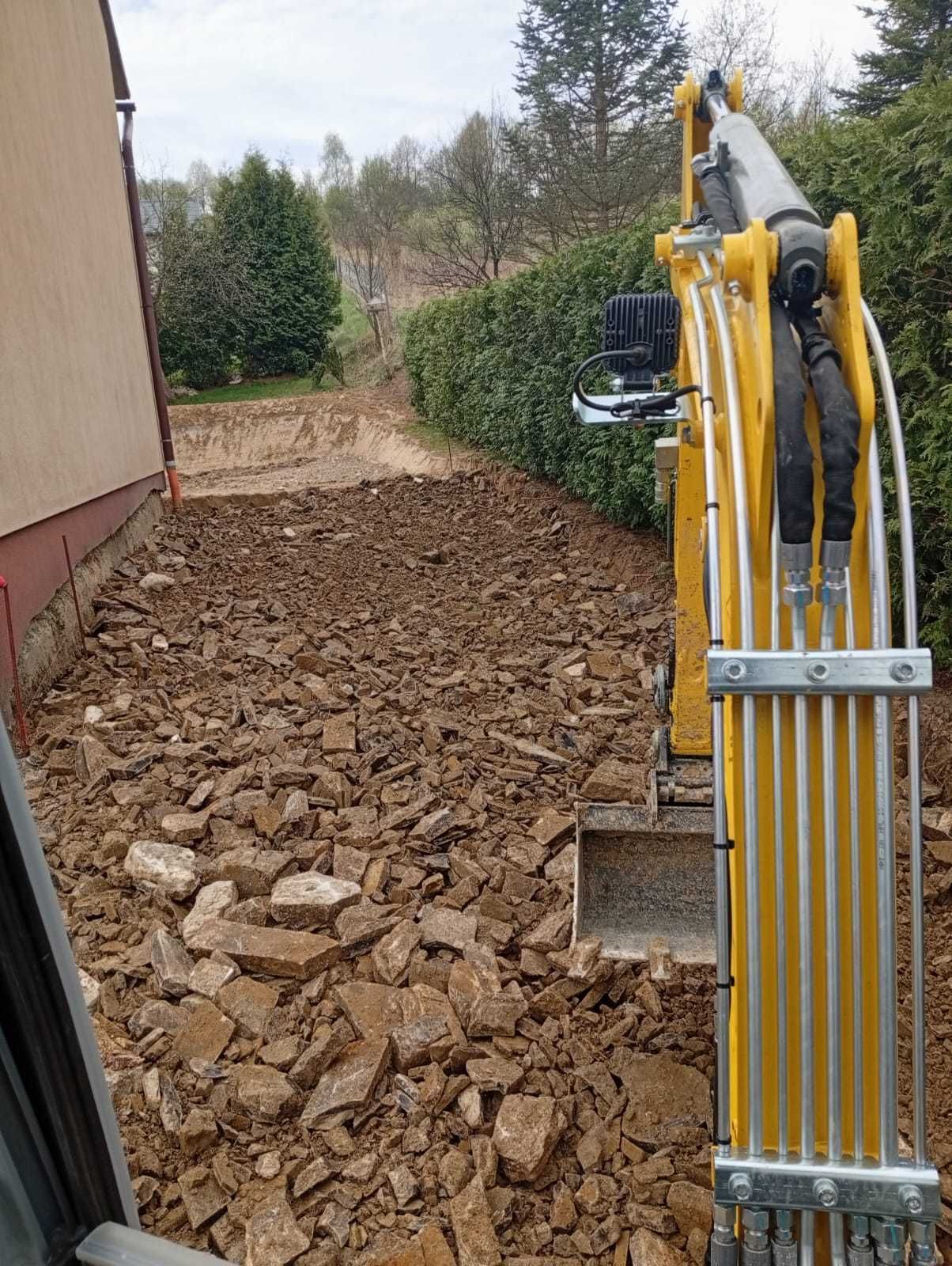 Usługi minikoparką, Roboty ziemne, Niwelacja terenu