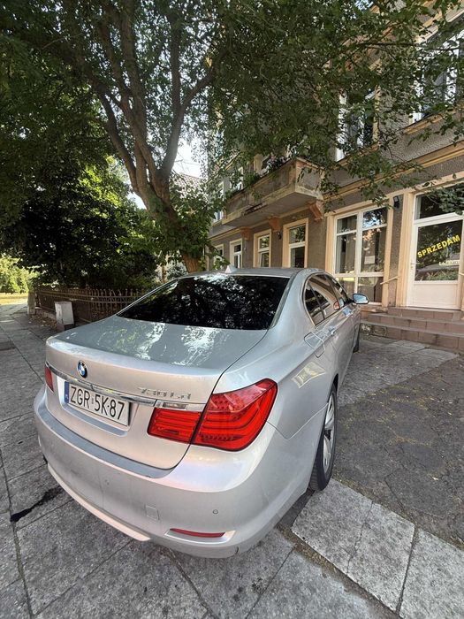 BMW Seria 7 F02 anglik uszkodzony