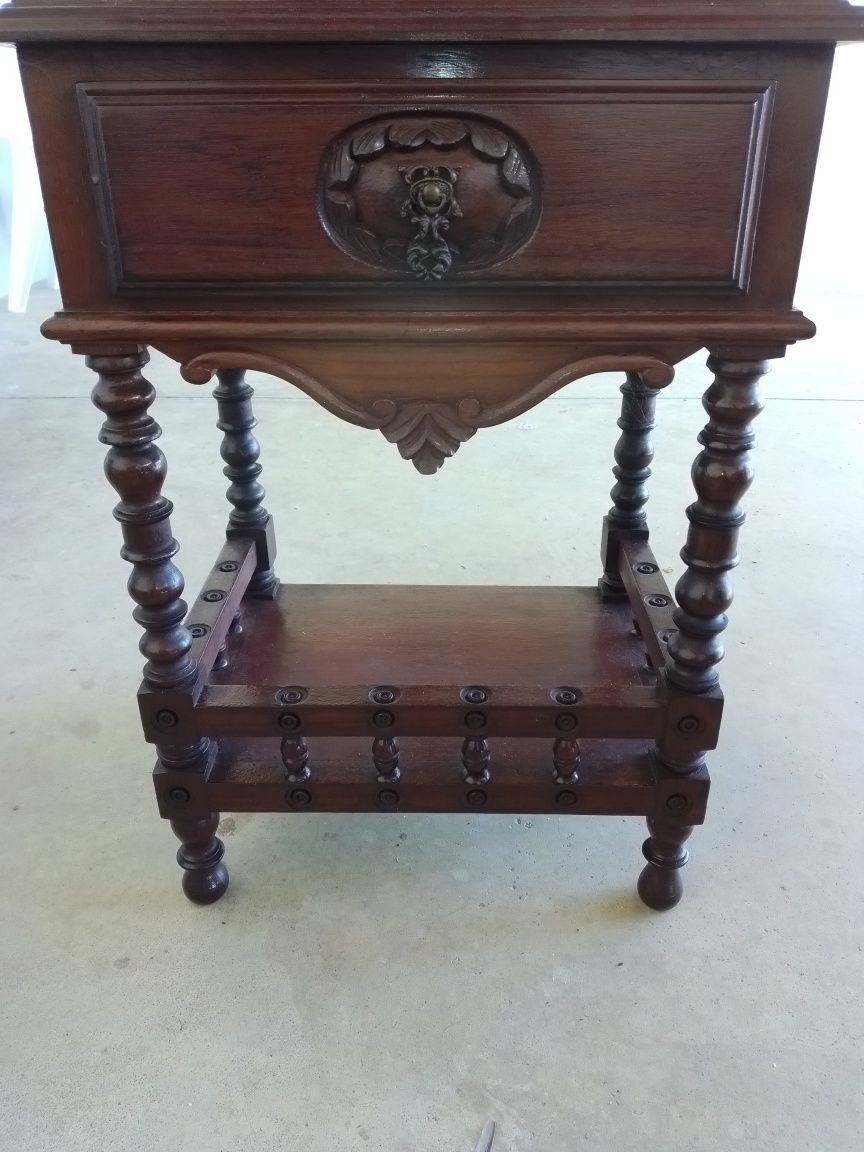 Vendo mesa de cabeceira
