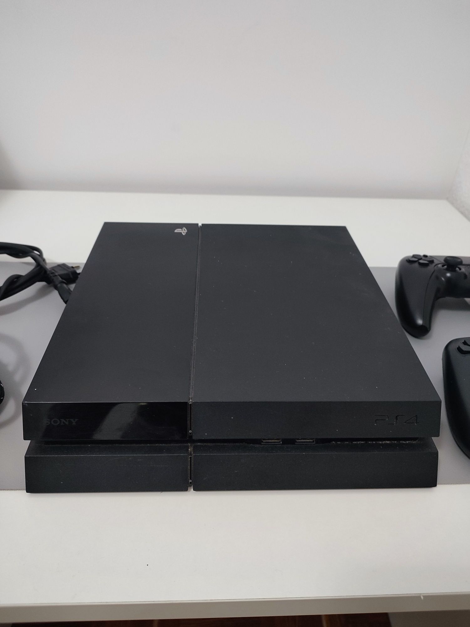 PS4 com 2 comandos
