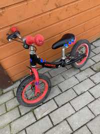 Rowerek biegowy Kross z hamulcami czarno czerwony chłopięcy