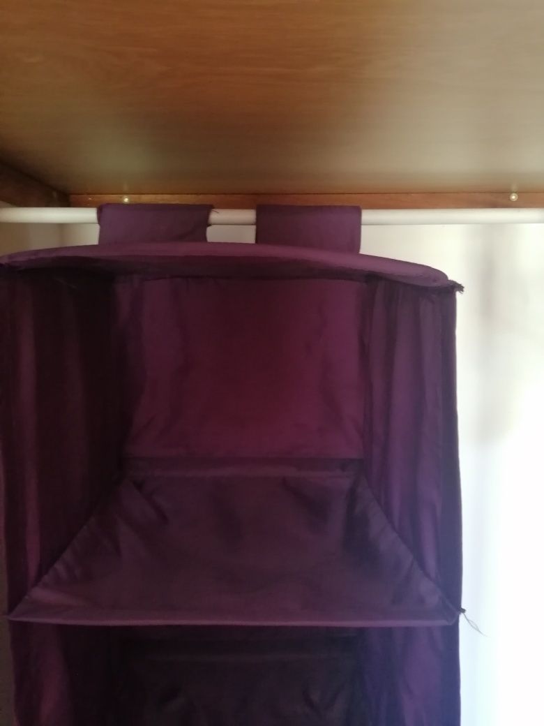 Organizador de roupa vertical Roxo marca Ikea em ótimo estado