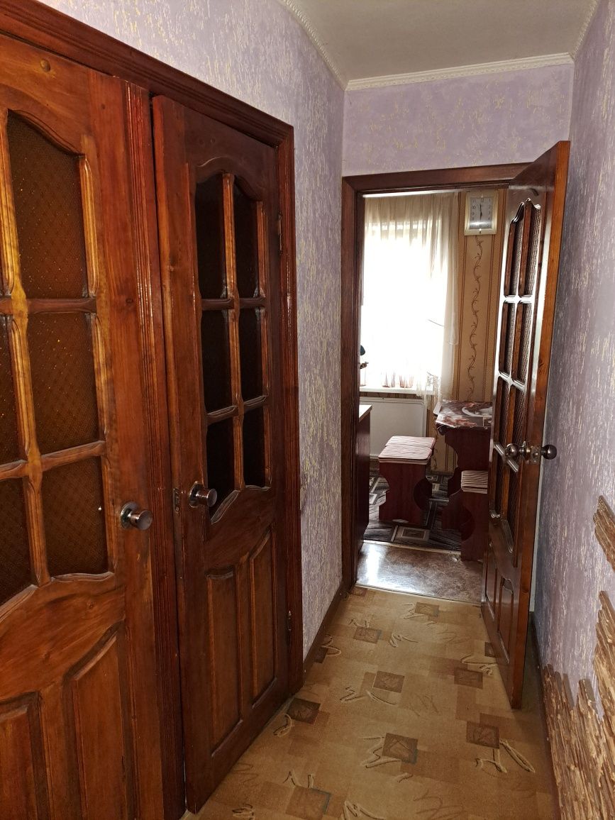 Продам 2-к квартиру, район Шкільний,  з ремонтом
