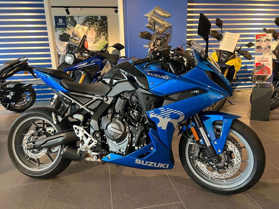 Suzuki GSX  8 R