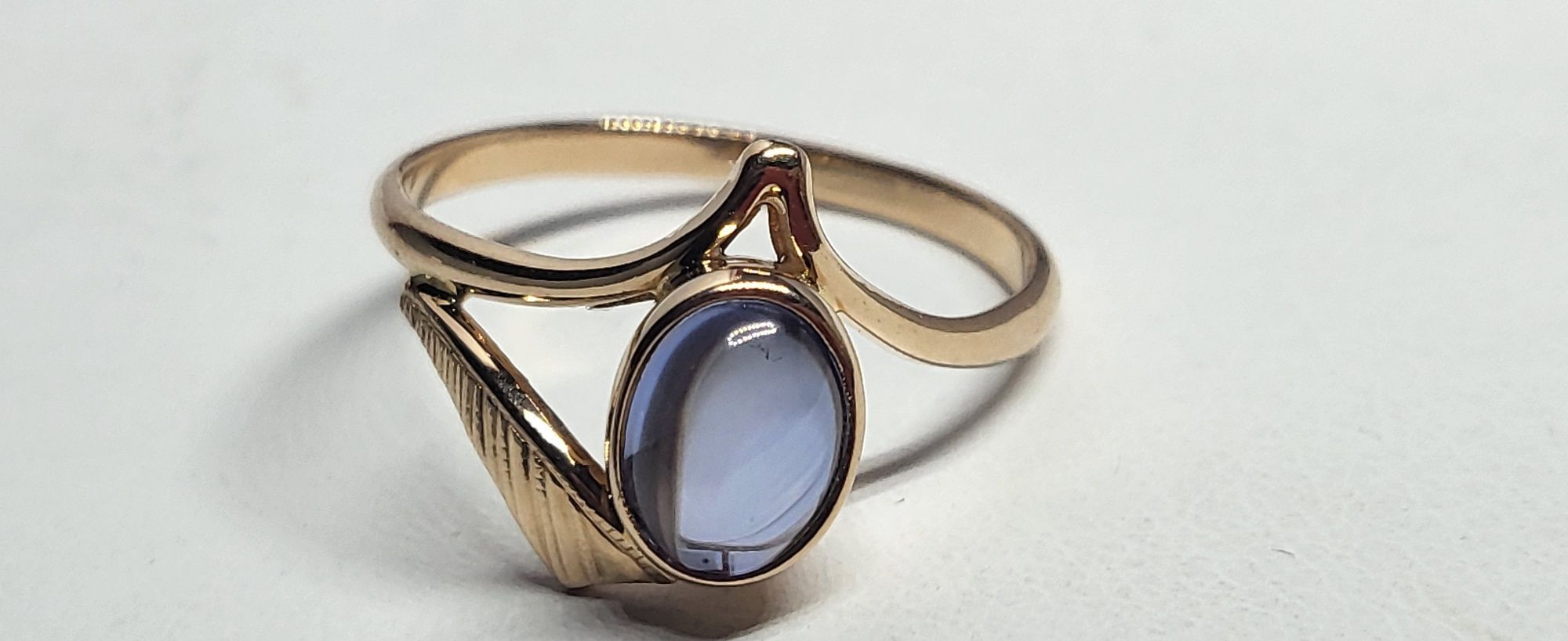 Золотое кольцо с Сапфиром  кабашен Ссср как новое!