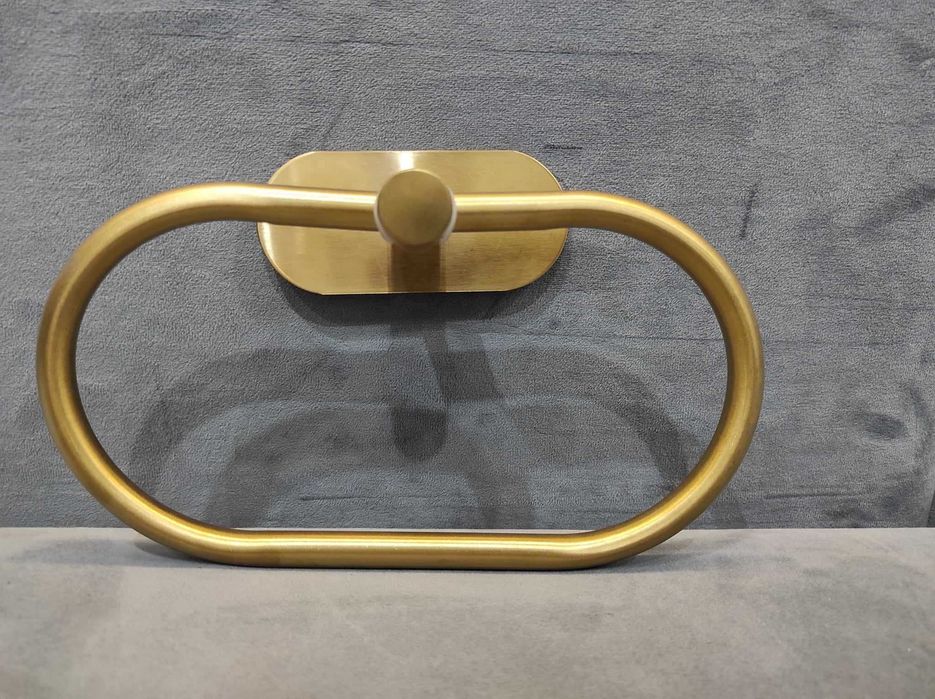Uchwyt łazienkowy w kolorze złotym. Materiał aluminium.