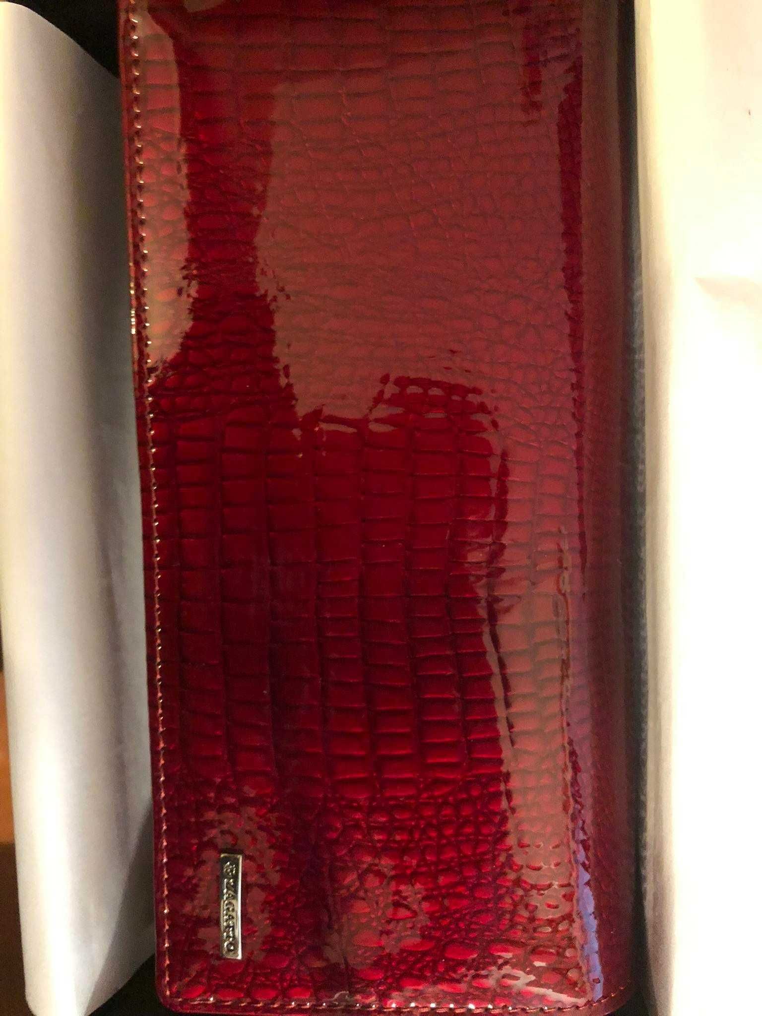 Portfel Zagatto Czerwony ze Skóry, wiele przegródek, pojemny