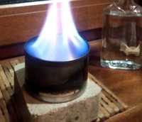 Литр горит до 40 час без дыма и запаха можро жечь в закрытом помещении