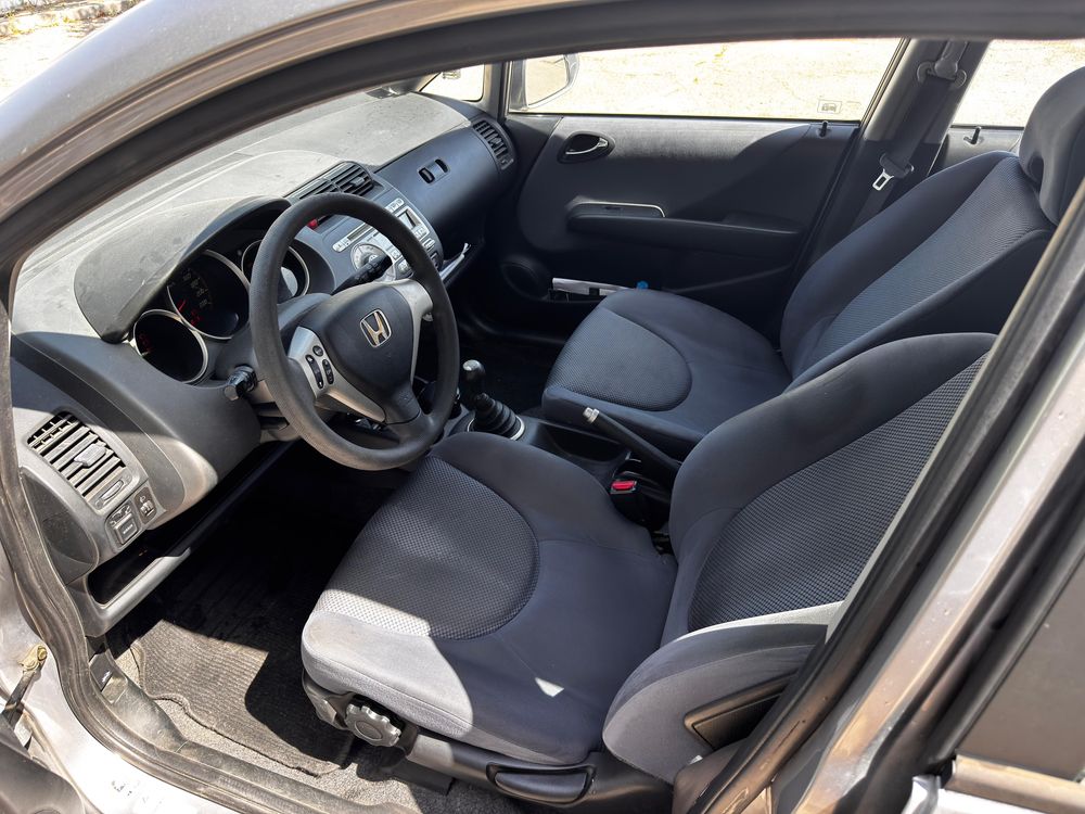 Honda Jazz 1.2 2005 – Económico, a Gasolina, com Teto de Abrir!
