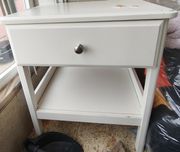 Mesa de apoio / cabeceira branca