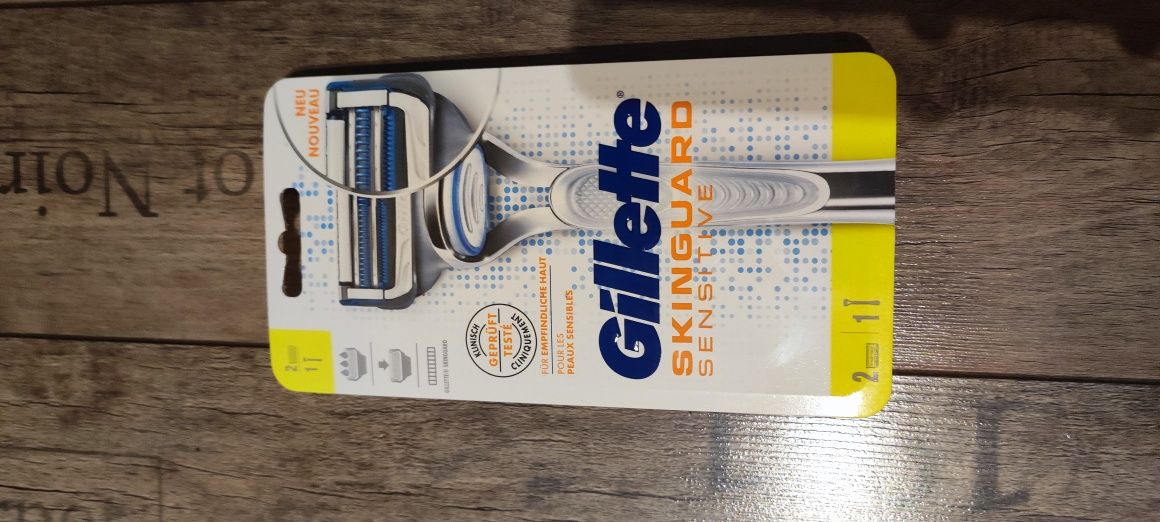 Maszynka Gillette skinguard sensitive 2 wkłady + gratis