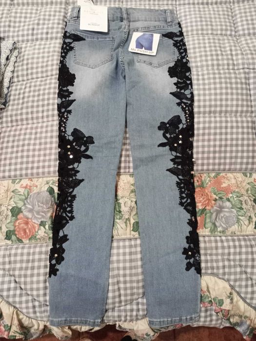 Calça de ganga com renda