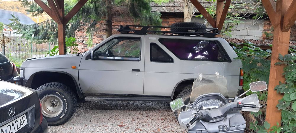 Nissan Terrano 1, 2.4 benzyna 1988r.