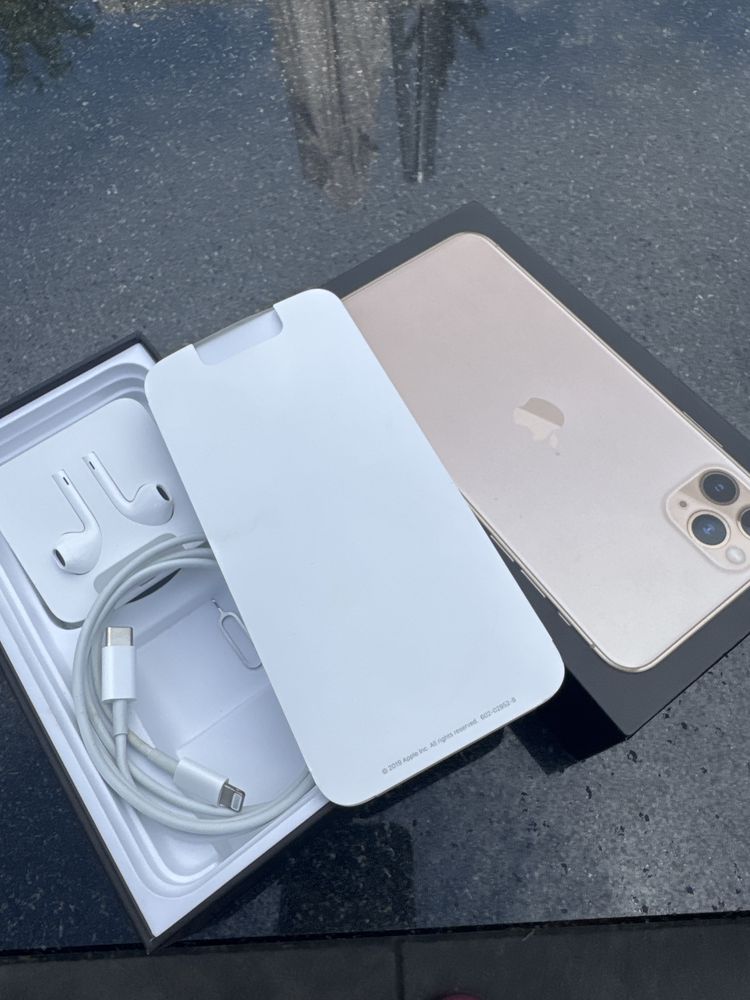 Pudełko do iPone 11 Pro Max 256 GB plus sluchawki i kabelek
