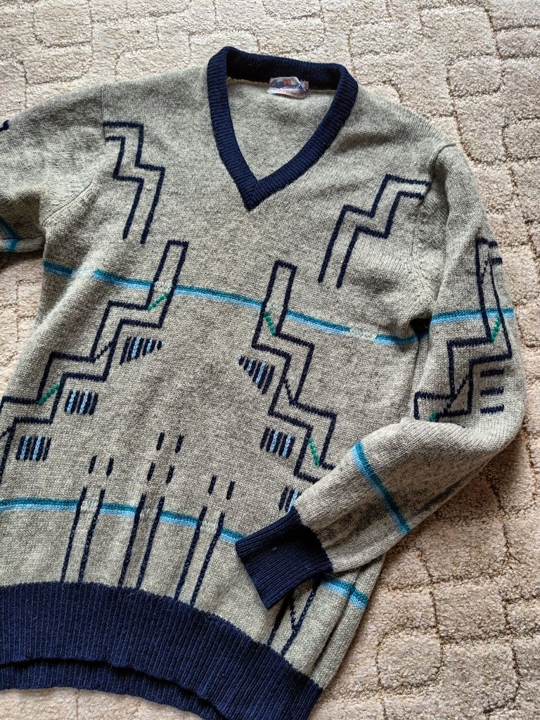 Męski sweter w serek 100% wełna wełniany vintage