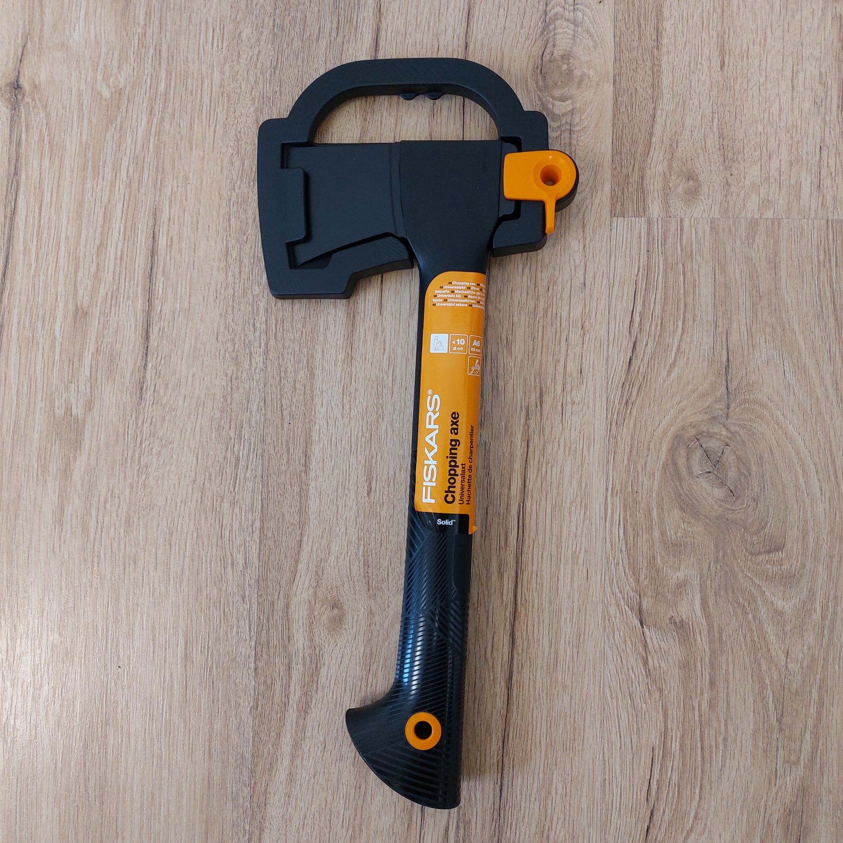 Сокира Fiskars X