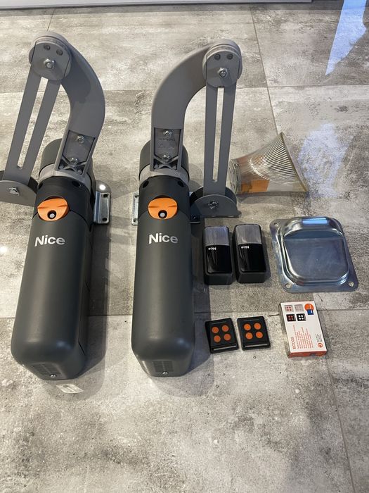 Napęd do bramy dwuskrzydłowej Nice 100 piloty czujniki używany mało