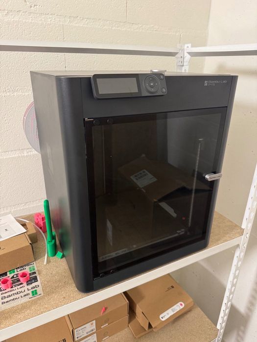 Impressora 3D Bambu Lab P1S + 4 bobines novas + extras (como nova)