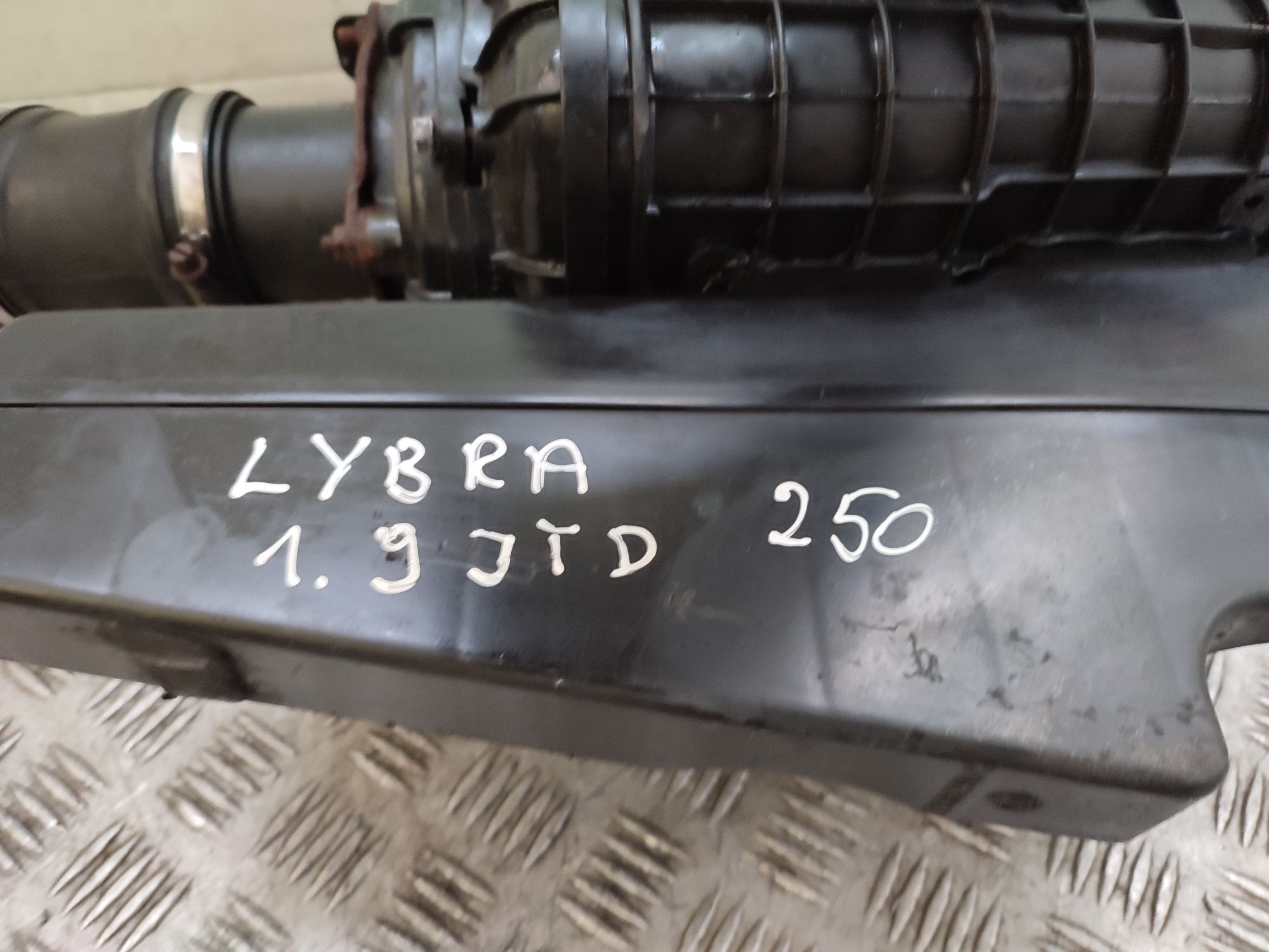 Lancia Lybra 2.4 JTD obudowa filtra powietrza