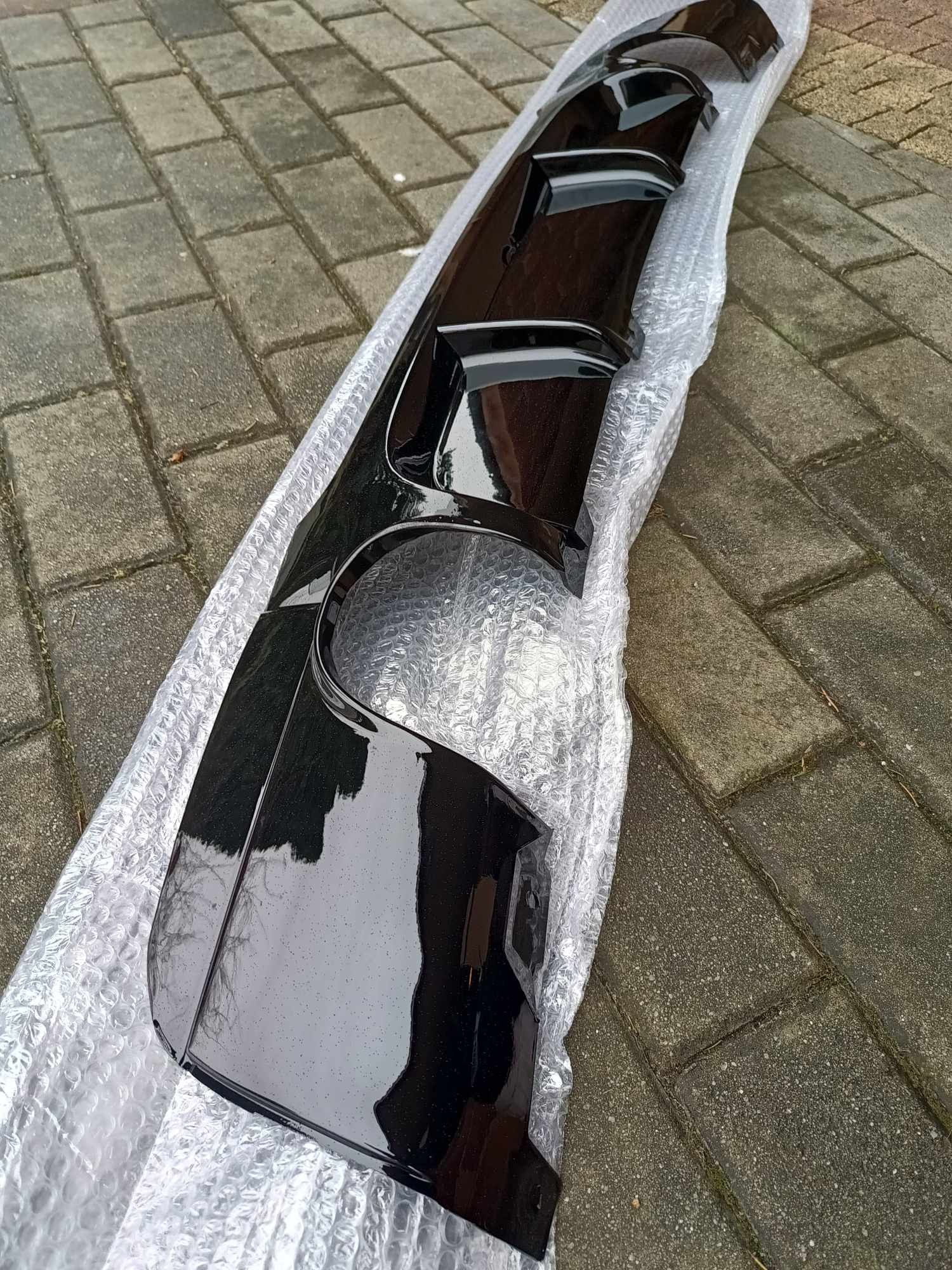 Dyfuzor BMW E90 E91 m performance 335i 335d czarny połysk spoiler pak