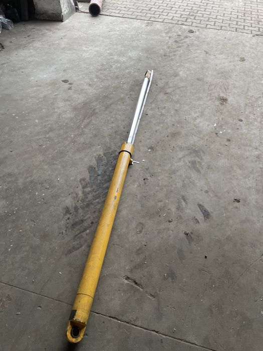 Siłownik hydrauliczny, tłok dwustronnego działania