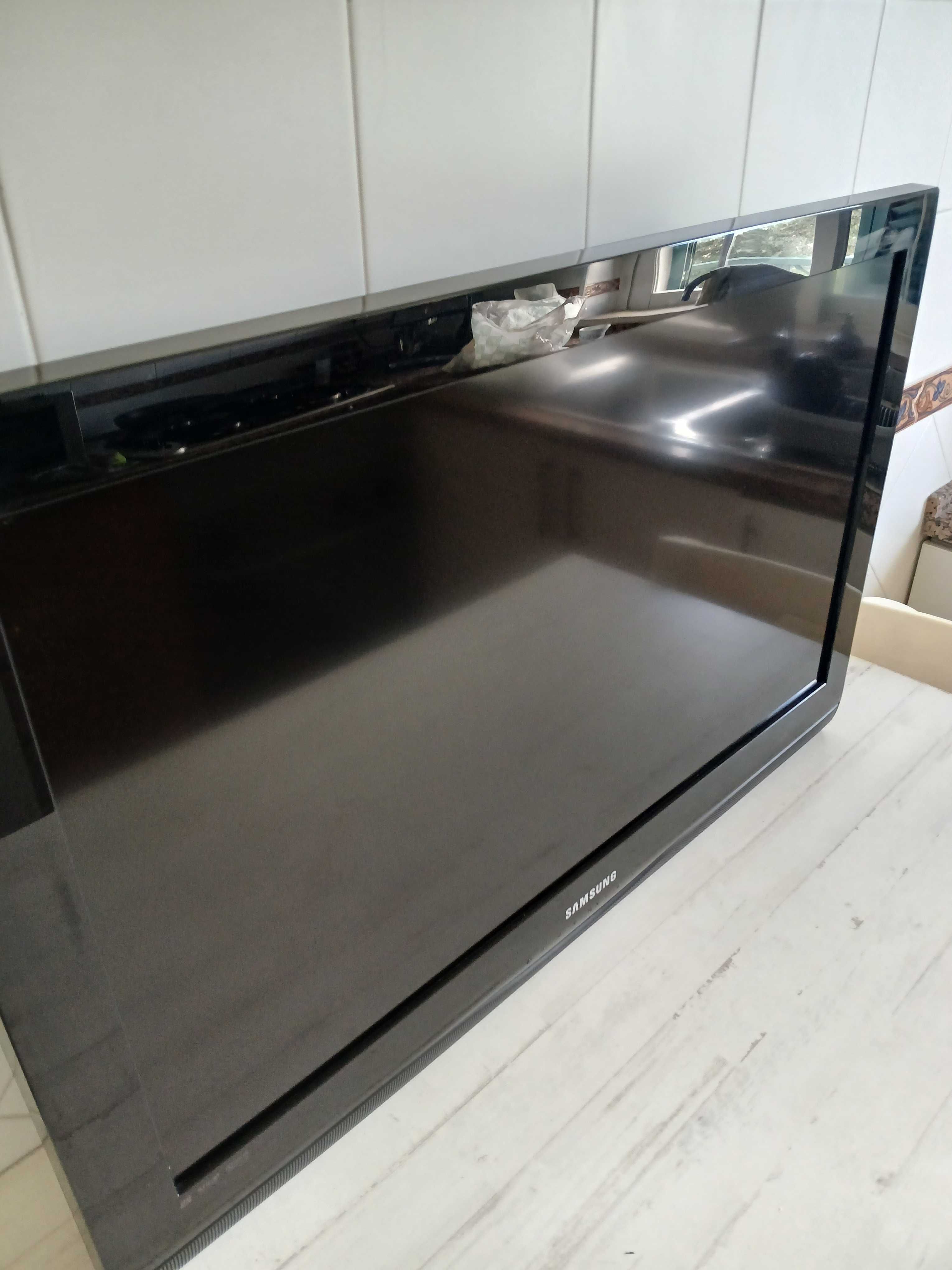 Televisão Samsung 32" Polegadas LCD Como Nova