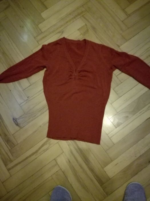 Czerwony sweterek rozmiar XL