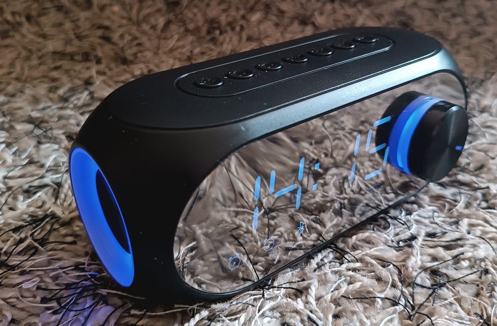 Портативна Bluetooth колонка-будильник з  підсвіткою.