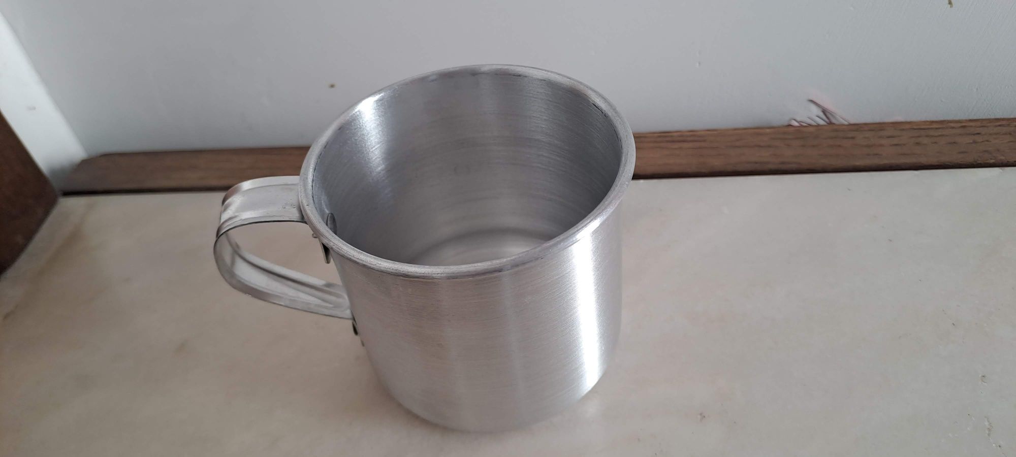 Caneca de aluminio nova