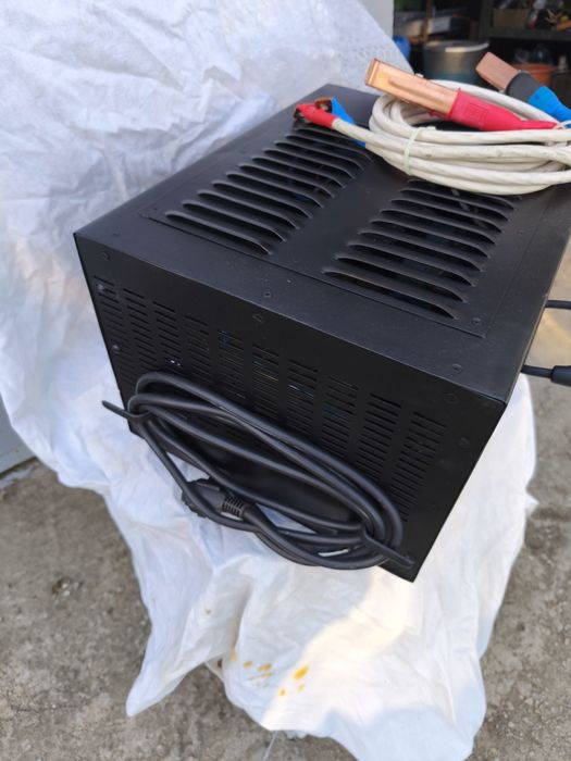 Пускозарядний пристрій.