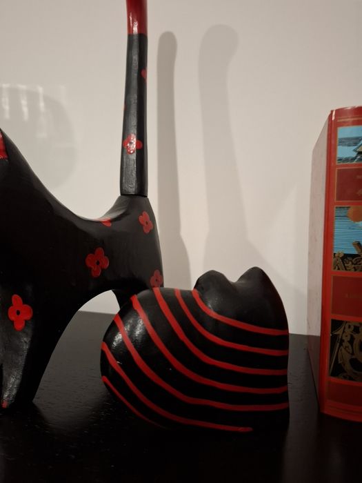 2 gatos de madeira decoração