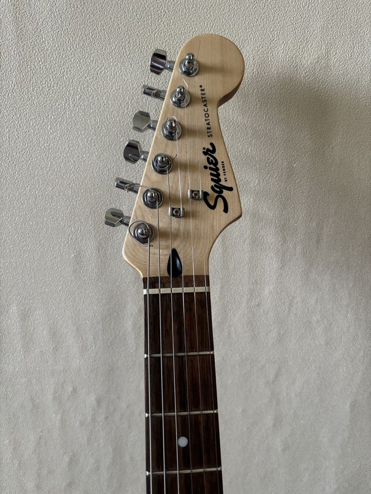 Squier by Fender Bullet Strat HT SSS Trem AWT