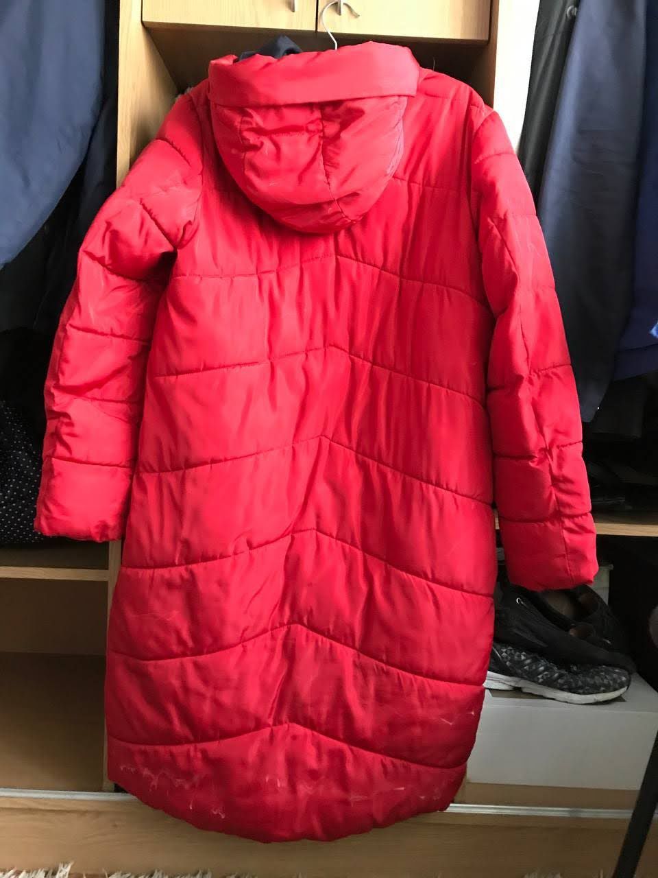 Пальто  зимнее,утеплённое,цвет яркий красный