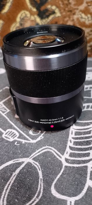 Светосильный объектив XIAOYI 42.5mm 1:1.8