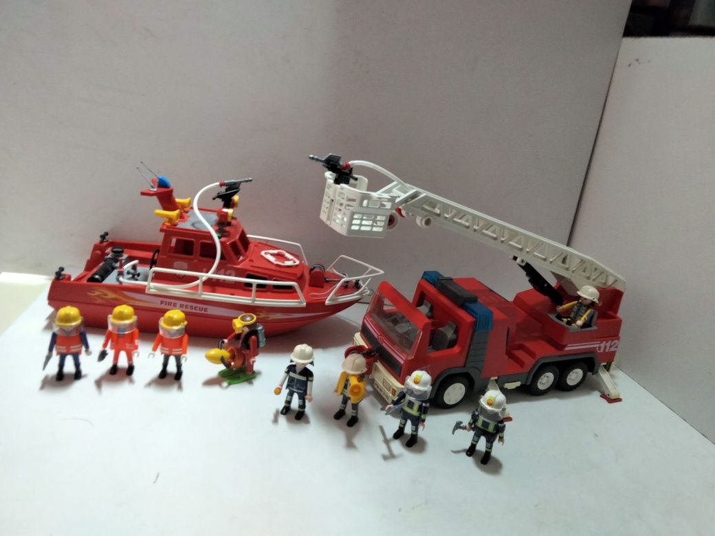 Playmobil straż pożarna, łódź i wóz z drabiną