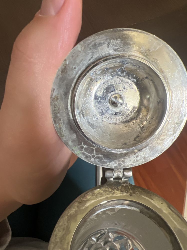 kryształowa karafka z metalową oprawą i uchem antyk zabytek