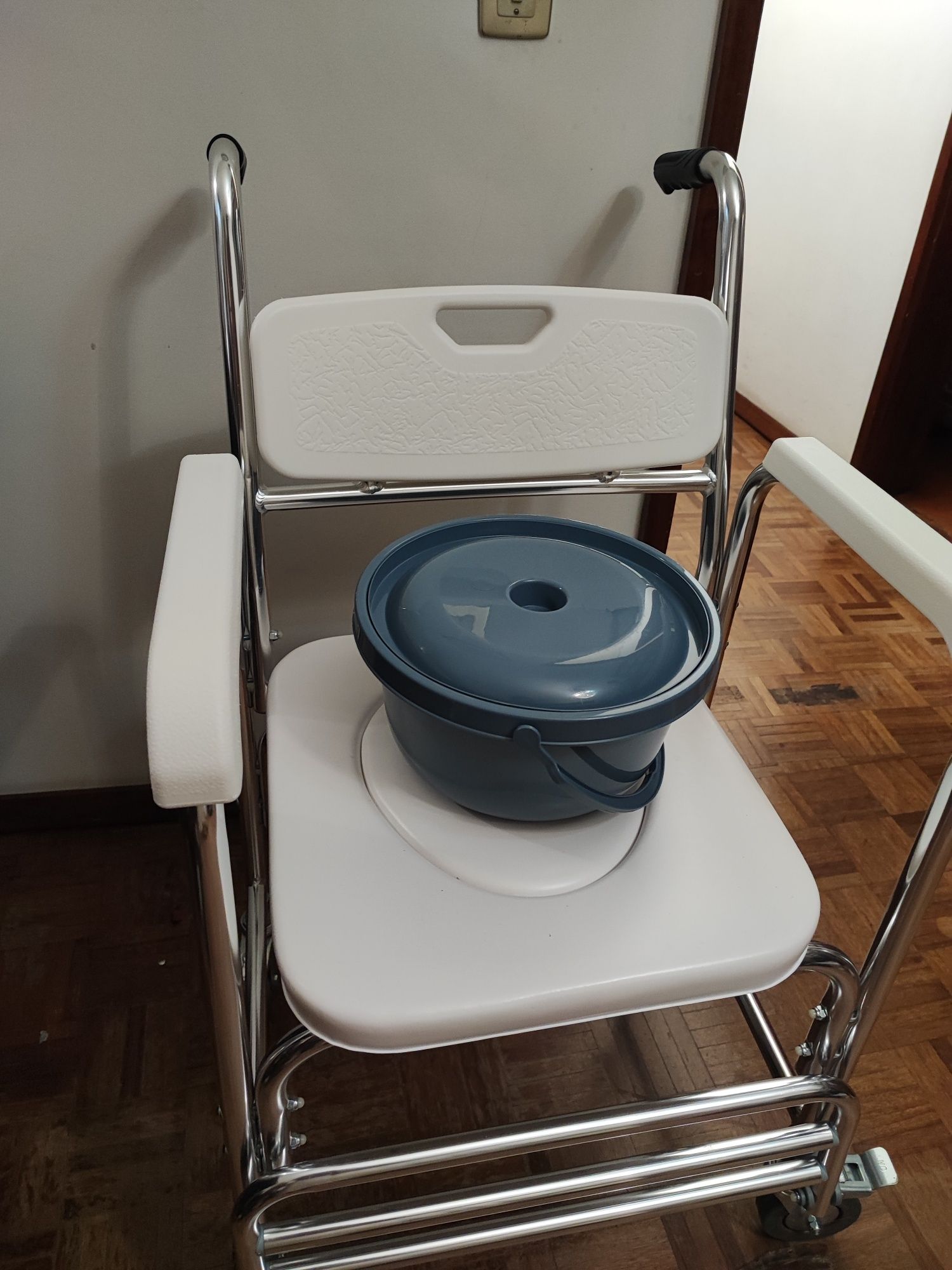 Cadeira sanitário idosos