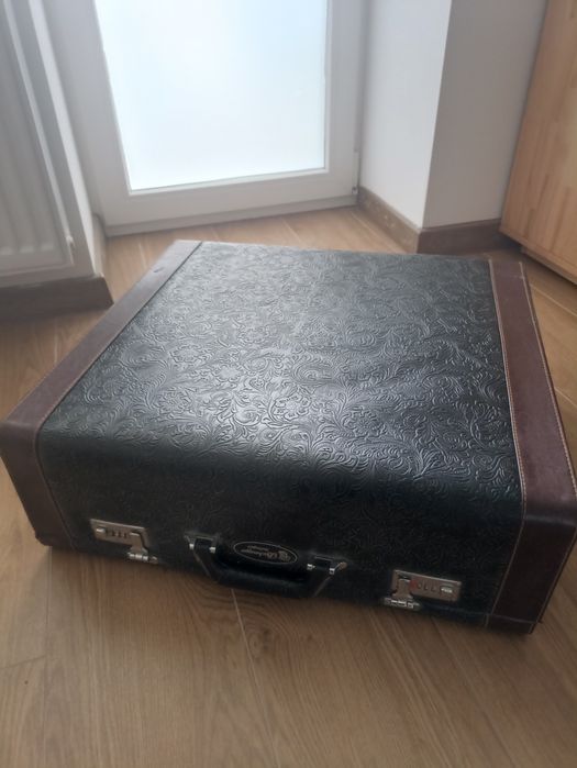 Валіза велика з тисненням