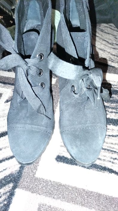 Взуття на продаж