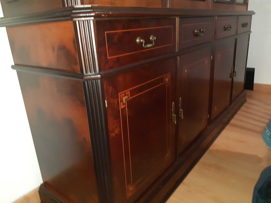 Móvel de Sala e Mesa em Nogueira